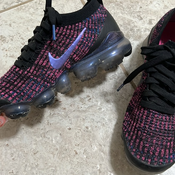 Nike Sneakers - Picture 2 of 3